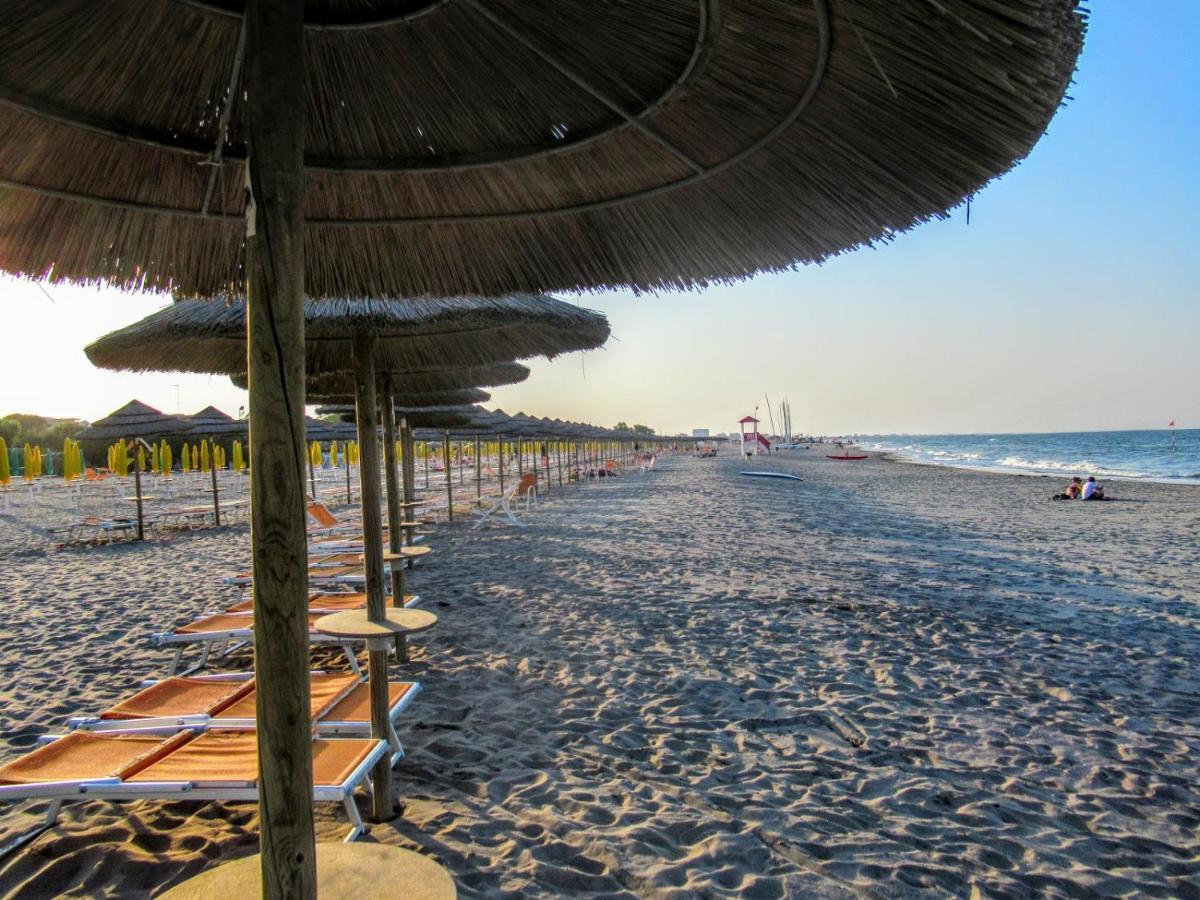 Dena Chalets - Lido Di Spina At The Beach المظهر الخارجي الصورة